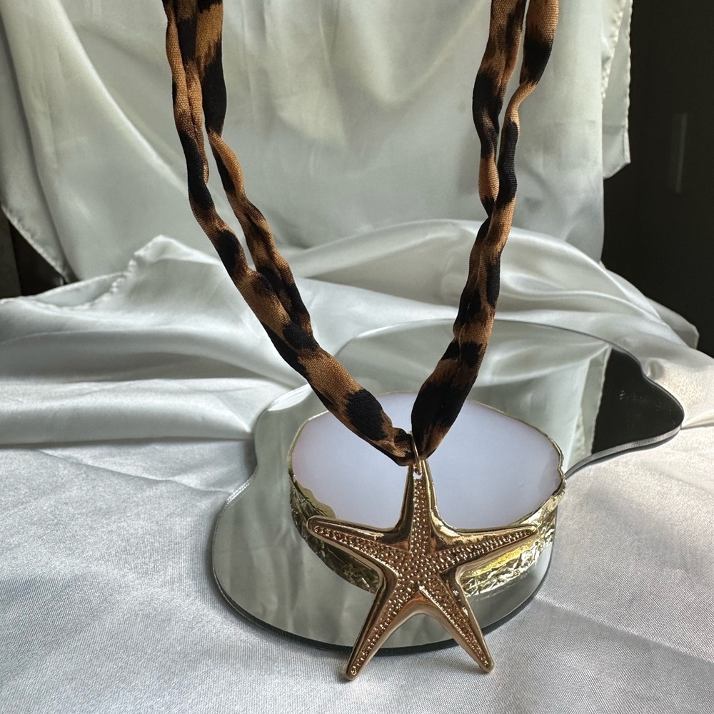 ✨ Just In fashion Gold Starfish Pendant Necklace - Picture 4 of 10